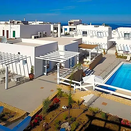 Perigiali & فندق سكيروس