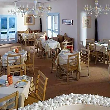Perigiali & فندق سكيروس