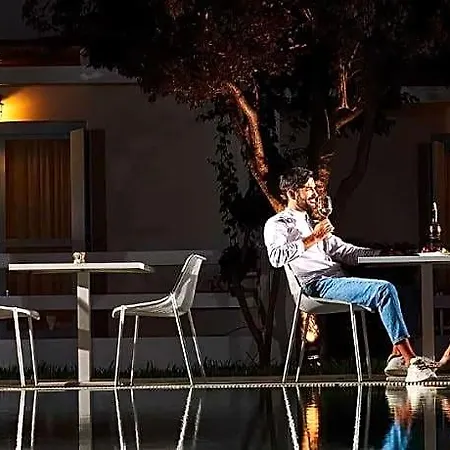 فندق Perigiali & 3*